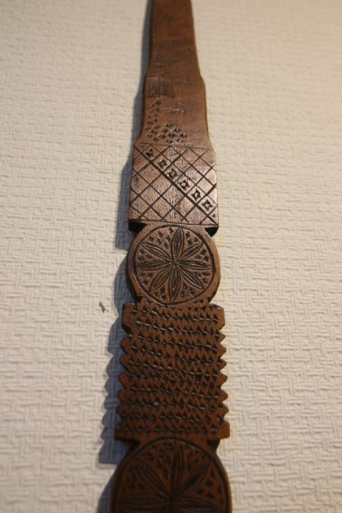 19TH CENTURY CARVED FOLK ART DISTAFF