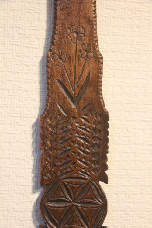 19TH CENTURY CARVED FOLK ART HARDWOOD DISTAFF