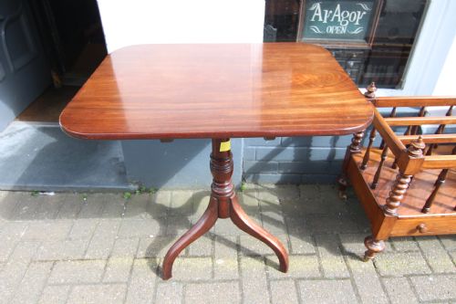 19TH CENTURY TILT TOP MAHOGANY WINE TABLE - ADDITIONAL PHOTO 1