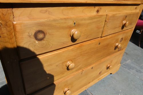 19TH CENTURY WELSH 4 DRAWER PINE CHEST OF DRAWERS - ADDITIONAL PHOTO 4