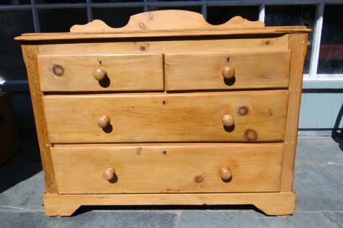 19TH CENTURY WELSH 4 DRAWER PINE CHEST OF DRAWERS - ADDITIONAL PHOTO 5