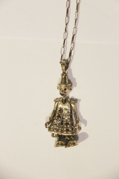 9CT GOLD JEWELLED CLOWN FIGURE ON GOLD CHAIN - ADDITIONAL PHOTO 1