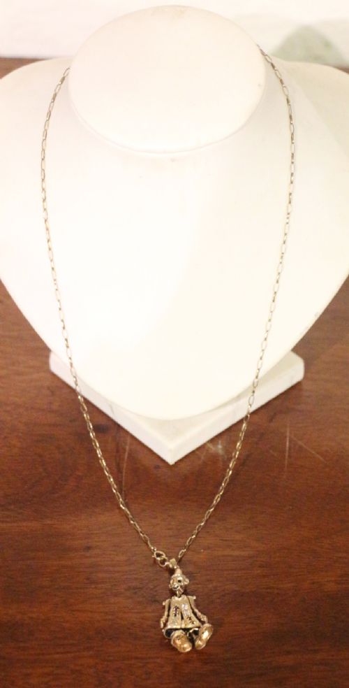 9CT GOLD JEWELLED CLOWN FIGURE ON GOLD CHAIN