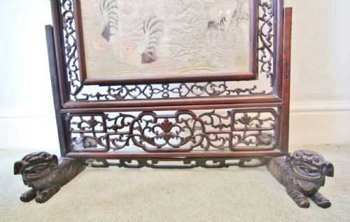 FINE 19TH CENTURY HARDWOOD CHINESE SILK FIRESCREEN - ADDITIONAL PHOTO 1