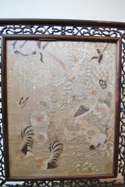 FINE 19TH CENTURY HARDWOOD CHINESE SILK FIRESCREEN - ADDITIONAL PHOTO 2