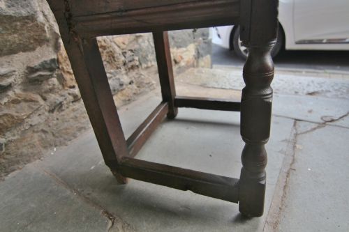 LATE 17TH CENTURY OAK CHAIR - ADDITIONAL PHOTO 3