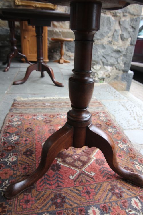 18TH CENTURY GOLDEN MAHOGANY TILT TOP TRIPOD TABLE - ADDITIONAL PHOTO 6