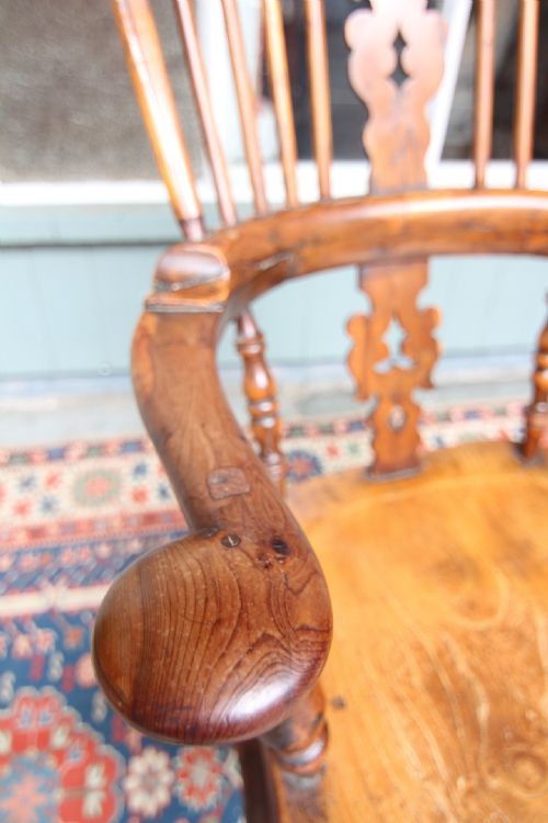 19TH CENTURY YEW AND ELM BROAD ARM WINDSOR - ADDITIONAL PHOTO 4