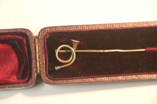 9CT GOLD HUNTING BUGLE PIN - ADDITIONAL PHOTO 3