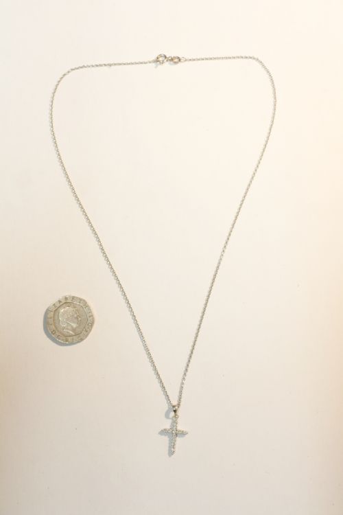 18CT WHITE GOLD DIAMOND CRICIFIX NECKLACE - ADDITIONAL PHOTO 6