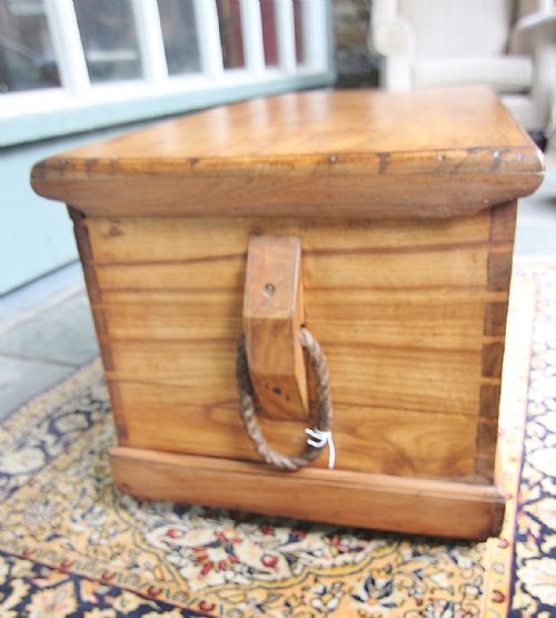 STUNNING LATE GEORGIAN CAMPHORWOOD SEA CHEST - ADDITIONAL PHOTO 4
