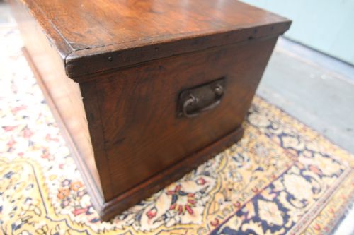 EARLY 19TH CENTURY ELM BLANKET CHEST - ADDITIONAL PHOTO 5