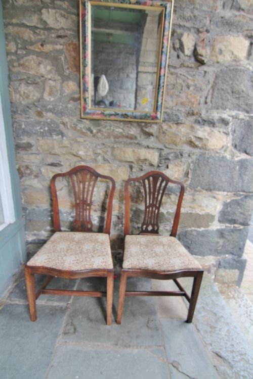PAIR OF 19TH CENTURY UPHOLSTERED CHAIRS - ADDITIONAL PHOTO 1
