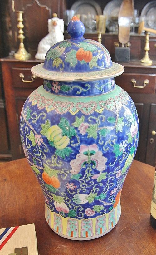 LARGE 20TH CENTURY CHINESE VASE
