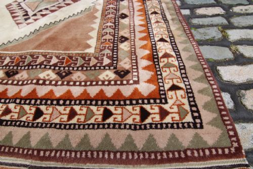 LARGE HEAVY HAND WOVEN ROMANSHAD CARPET - ADDITIONAL PHOTO 1