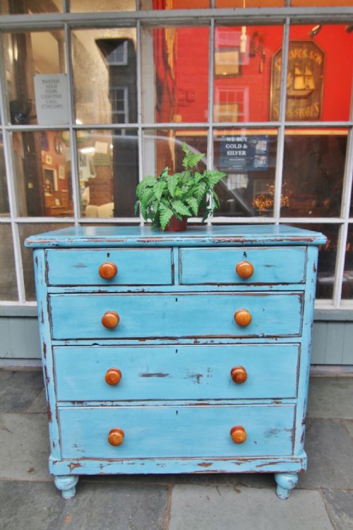 19TH CENTURY PAINTED FIVE DRAWER CHEST OF DRAWERS