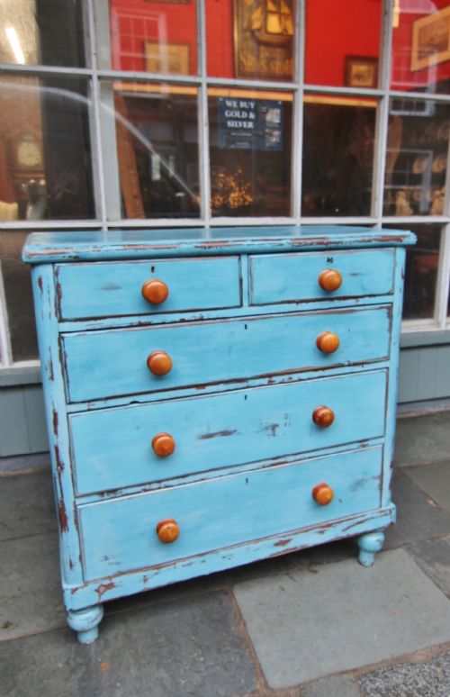 19TH CENTURY PAINTED FIVE DRAWER CHEST OF DRAWERS - ADDITIONAL PHOTO 1