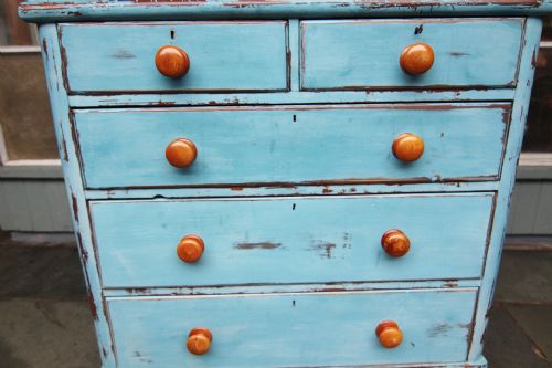 19TH CENTURY PAINTED FIVE DRAWER CHEST OF DRAWERS - ADDITIONAL PHOTO 4