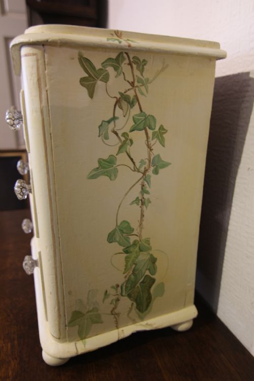 19TH CENTURY PAINTED FOUR DRAWERS APPRENTICE CHEST OF DRAWERS - ADDITIONAL PHOTO 1