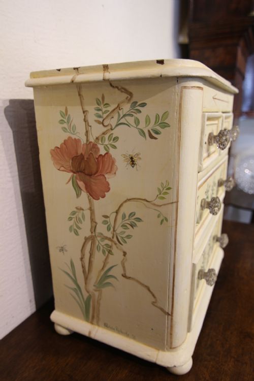 19TH CENTURY PAINTED FOUR DRAWERS APPRENTICE CHEST OF DRAWERS - ADDITIONAL PHOTO 2