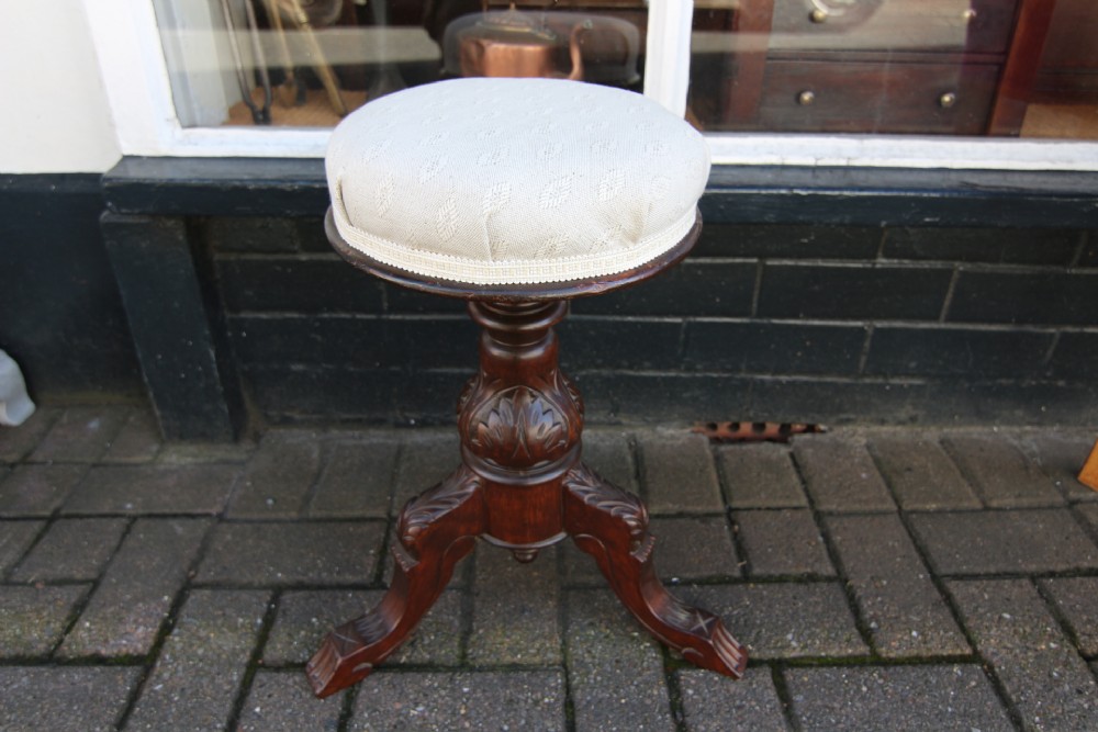 UPHOLSTERED ADJUSTABLE PIANO STOOL