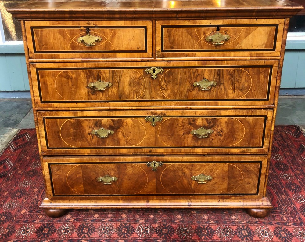 18th CENTURY WALNUT CHEST OF DRAWERS