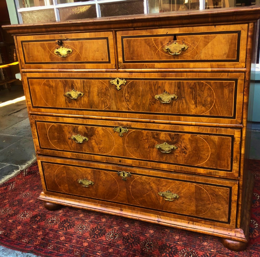 18th CENTURY WALNUT CHEST OF DRAWERS View II