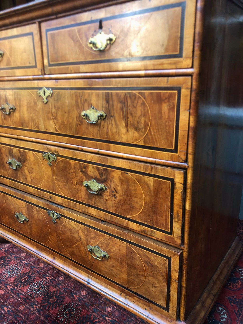 18th CENTURY WALNUT CHEST OF DRAWERS View V