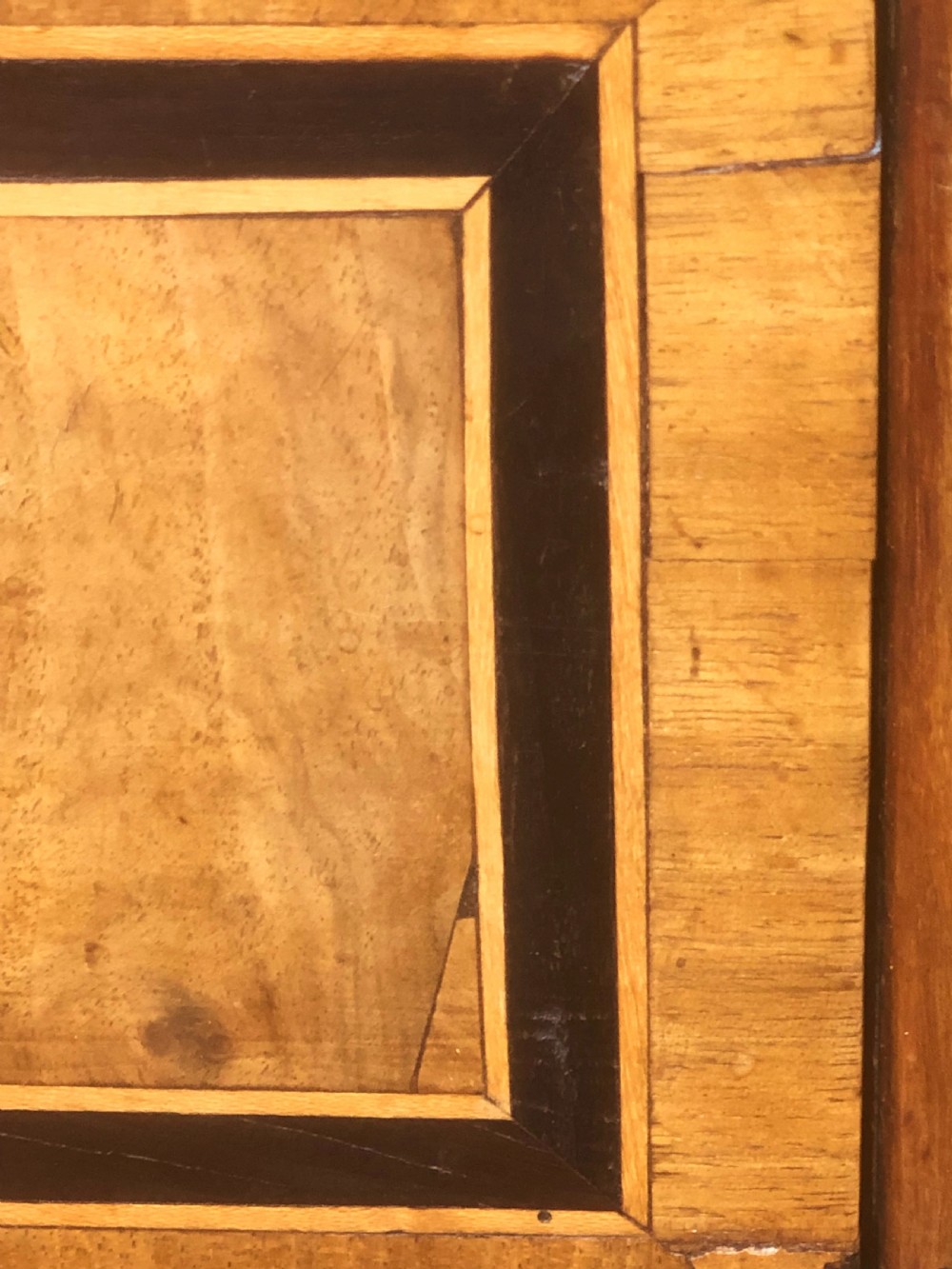 18th CENTURY WALNUT CHEST OF DRAWERS View VII