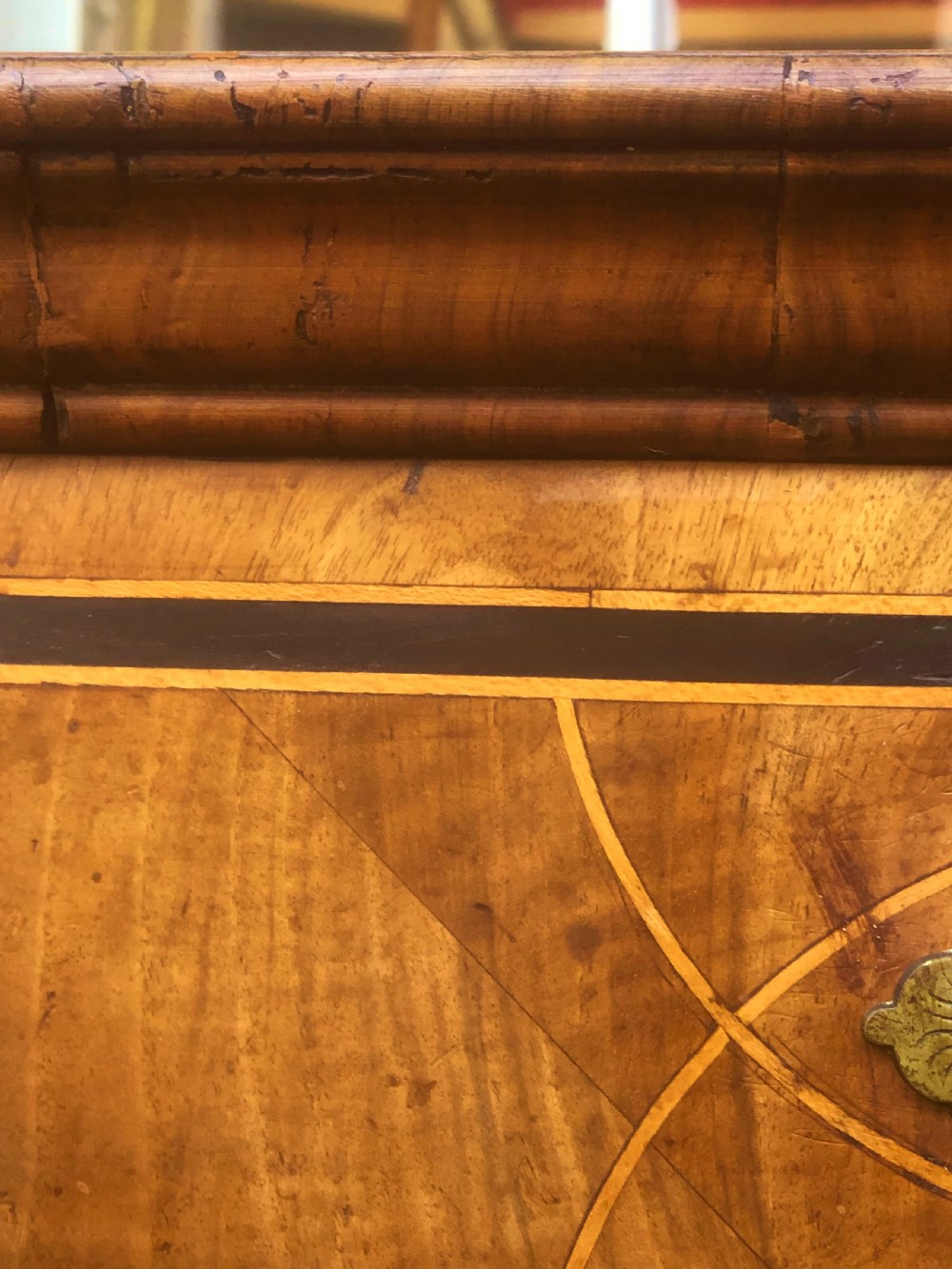18th CENTURY WALNUT CHEST OF DRAWERS View XIII