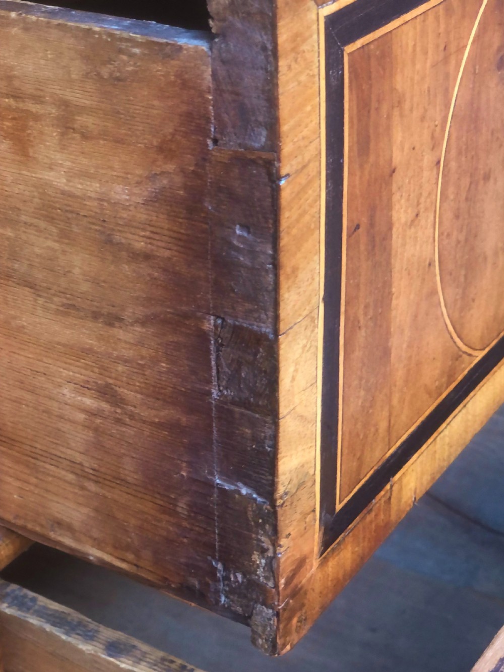 18th CENTURY WALNUT CHEST OF DRAWERS View XV