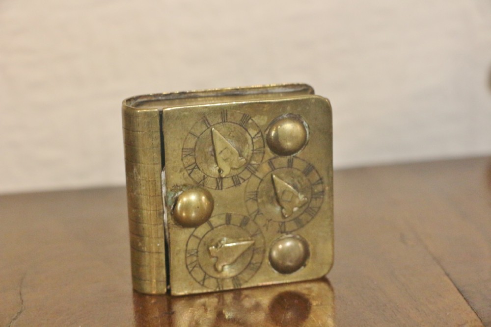GEORGIAN NOVELTY BRASS SECURING SNUFF BOX