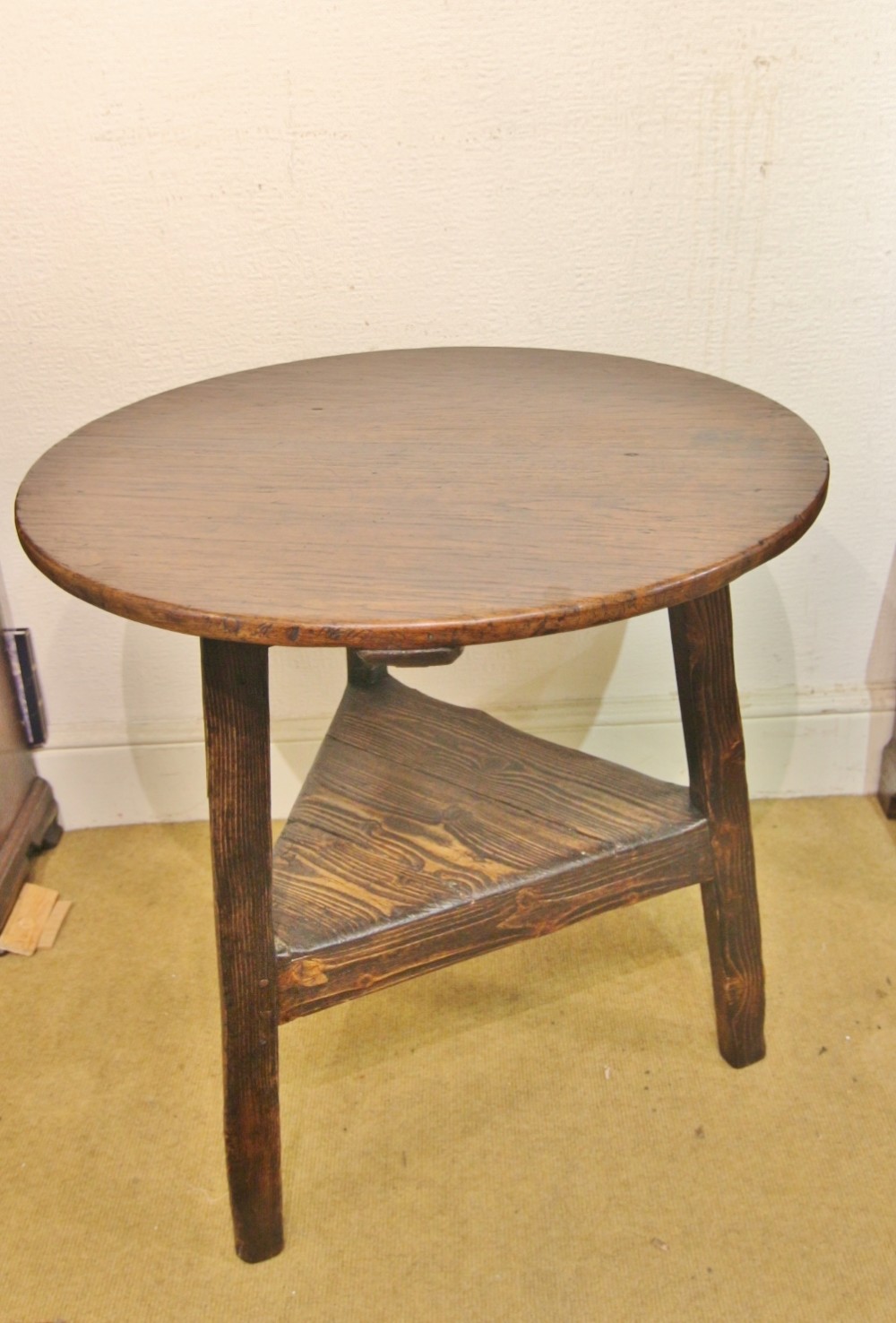19TH CENTURY WELSH OAK & PINE CRICKET TABLE