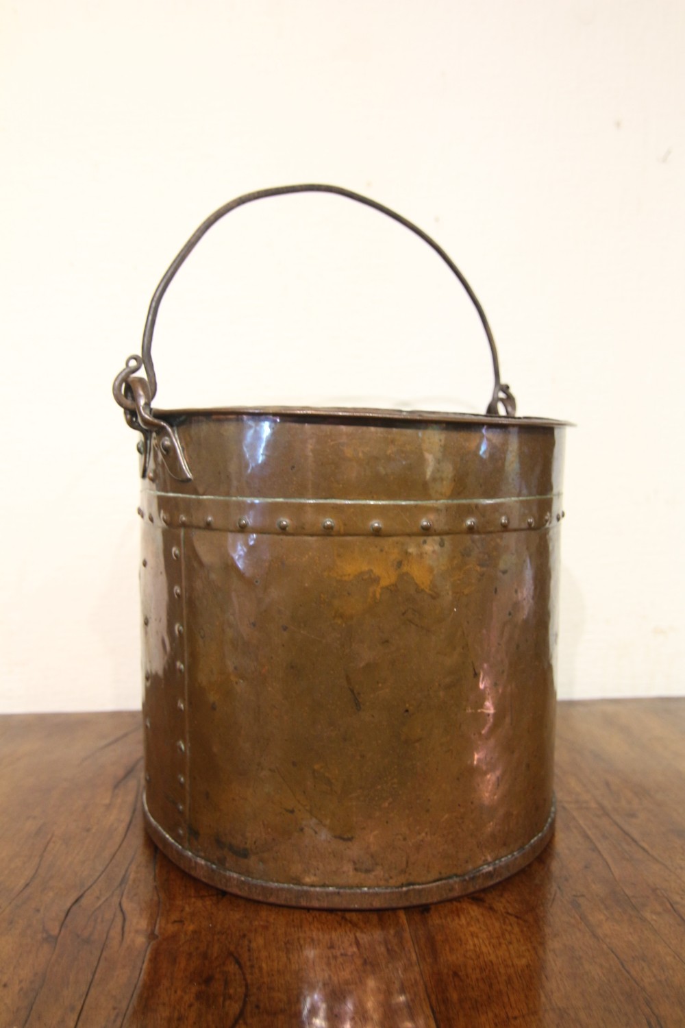  A GOOD 19TH CENTURY COPPER RIVETED COPPER BUCKET WITH WROUGHT IRON HANDLE
