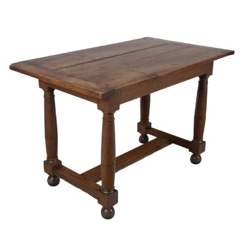 18th century french walnut hallcentre table - CATEGORY: ANTIQUE TABLES - DATED 18TH CENTURY