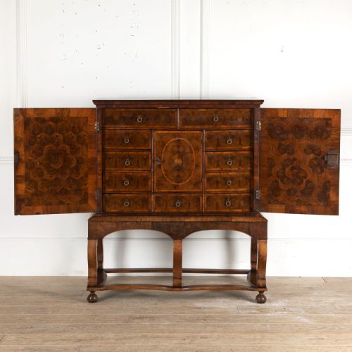 17TH CENTURY KINGWOOD OYSTER CABINET ON STAND - ADDITIONAL PHOTO 2