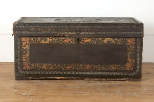 19TH CENTURY LEATHER AND BRASS STUDDED TRUNK - ADDITIONAL PHOTO 1