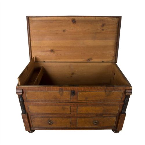 19TH CENTURY GRAINED OAK DECORATED CHEST - ADDITIONAL PHOTO 4