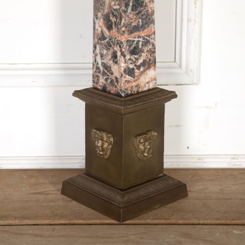 EARLY 20TH CENTURY PAIR OF MARBLE AND BRONZE OBELISK LAMPS - ADDITIONAL PHOTO 2