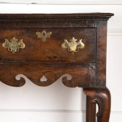 18TH CENTURY OAK CABRIOLE LEG DRESSER - ADDITIONAL PHOTO 5