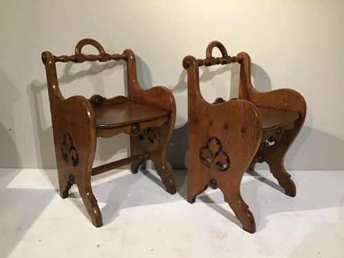 A STYLISH PAIR OF C19TH OAK STOOLS - ADDITIONAL PHOTO 3
