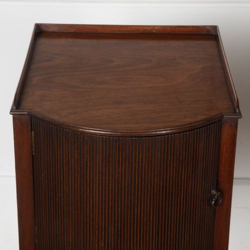 PAIR OF GEO III GILLOW BEDSIDE CUPBOARDS - ADDITIONAL PHOTO 3
