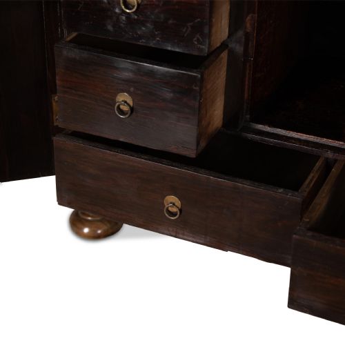18TH CENTURY FLEMISH TABLE CABINET - ADDITIONAL PHOTO 4