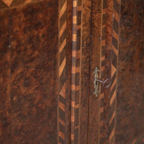 18TH CENTURY BURR YEW CABINET - ADDITIONAL PHOTO 8