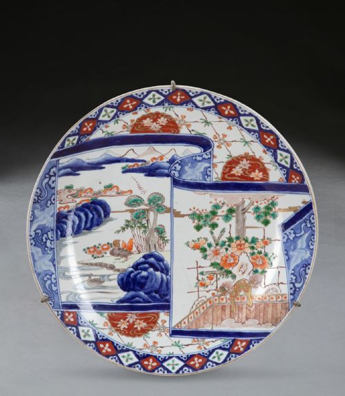 PAIR OF 19TH CENTURY IMARI CHARGERS - ADDITIONAL PHOTO 1