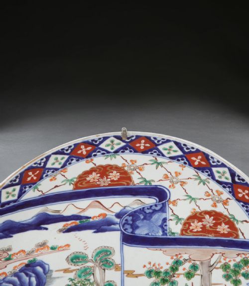 PAIR OF 19TH CENTURY IMARI CHARGERS - ADDITIONAL PHOTO 4