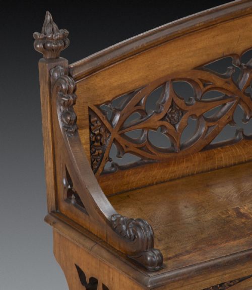 LARGE 19TH CENTURY ENGLISH OAK HALL BENCH - ADDITIONAL PHOTO 2