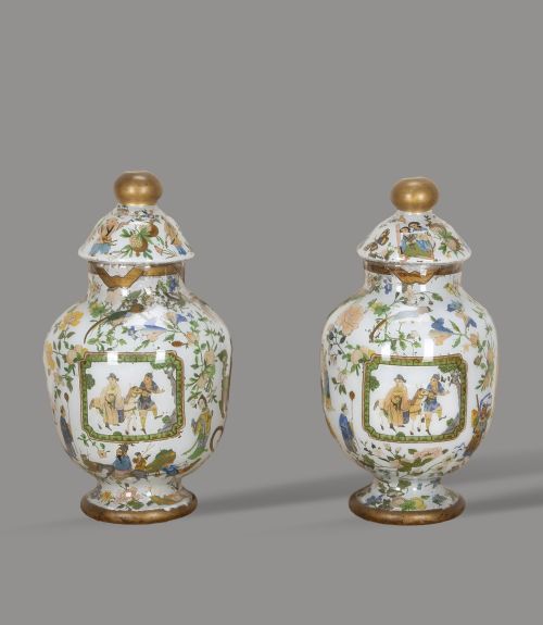 PAIR OF 19TH CENTURY ENGLISH DECALCOMANIA VASES - ADDITIONAL PHOTO 1