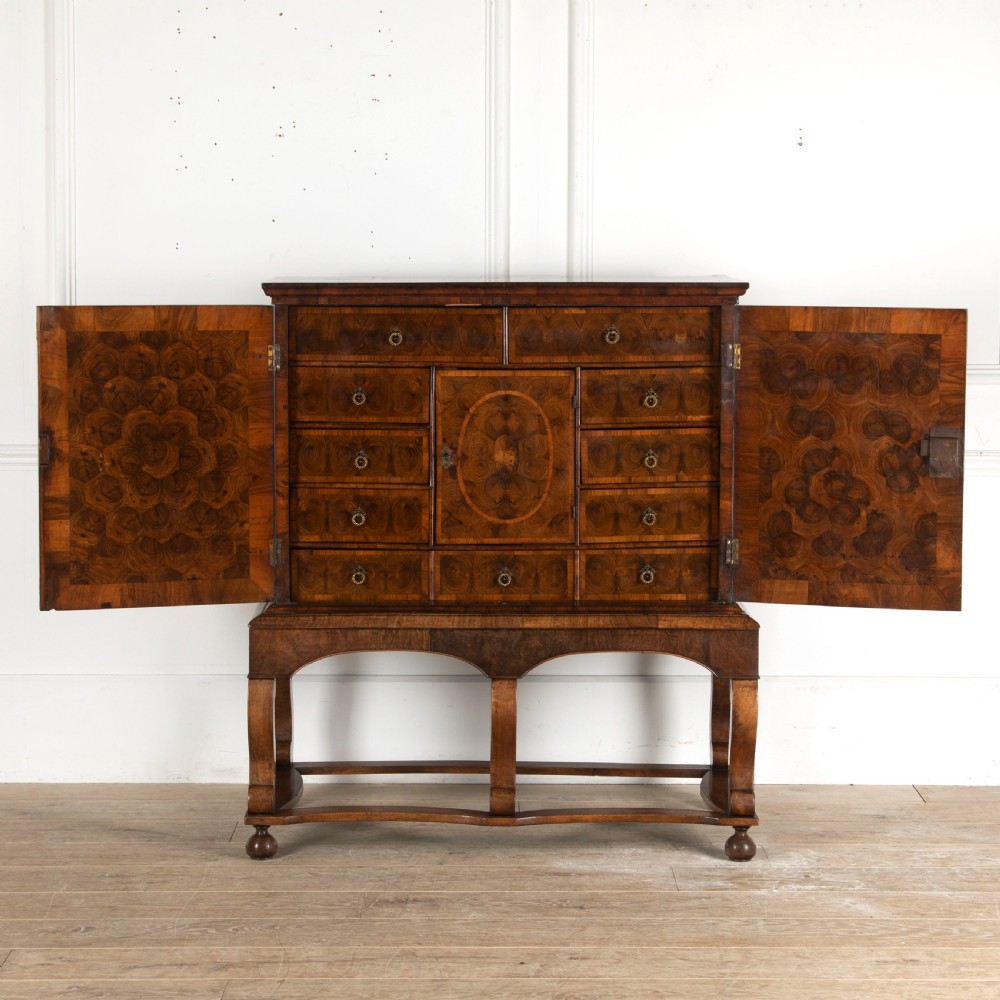 17th Century Kingwood Oyster Cabinet on Stand View III