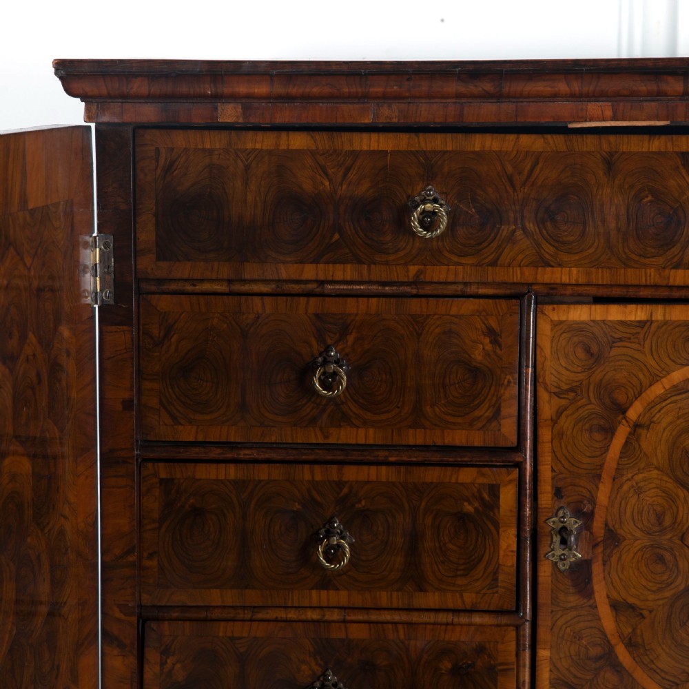 17th Century Kingwood Oyster Cabinet on Stand View IV